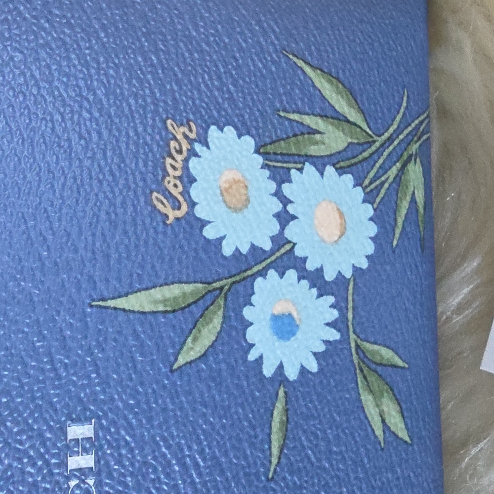 Adorable NWT Coach Tossed Daisy Dark Periwinkle Zippered Cosmetics Case ππΌππ - Picture 4 of 13